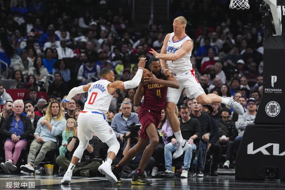 具侵略性的 具侵略性的